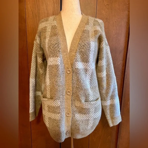 XL V-NECK, 2-POCKET, 4-BUTTON CARDIGAN, CAMEL PLAID - Picture 1 of 3